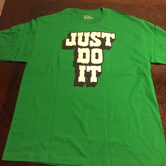 Nike Other - NWOT men’s Nike T-shirt